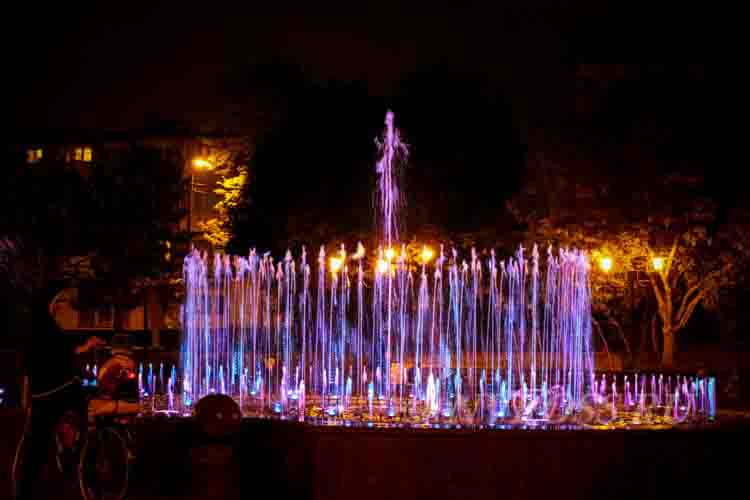 Поющий фонтан в парке